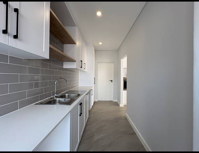 5 BEDROOM HOUSE FOR SALE IN SANDOWN